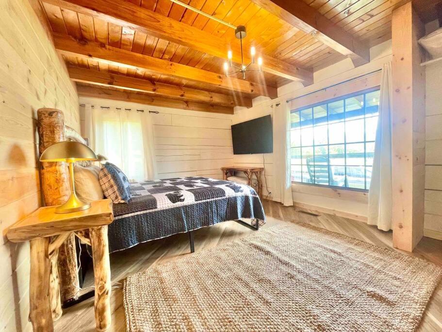 Modern Lake Side Nest• Hotub Fenced Yard King Beds Sevierville Buitenkant foto