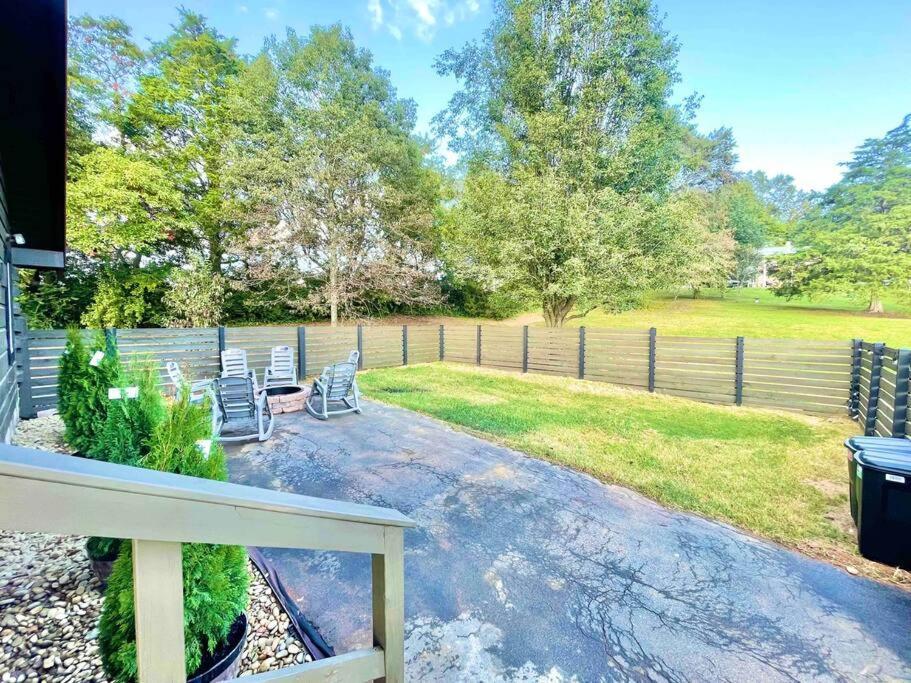 Modern Lake Side Nest• Hotub Fenced Yard King Beds Sevierville Buitenkant foto